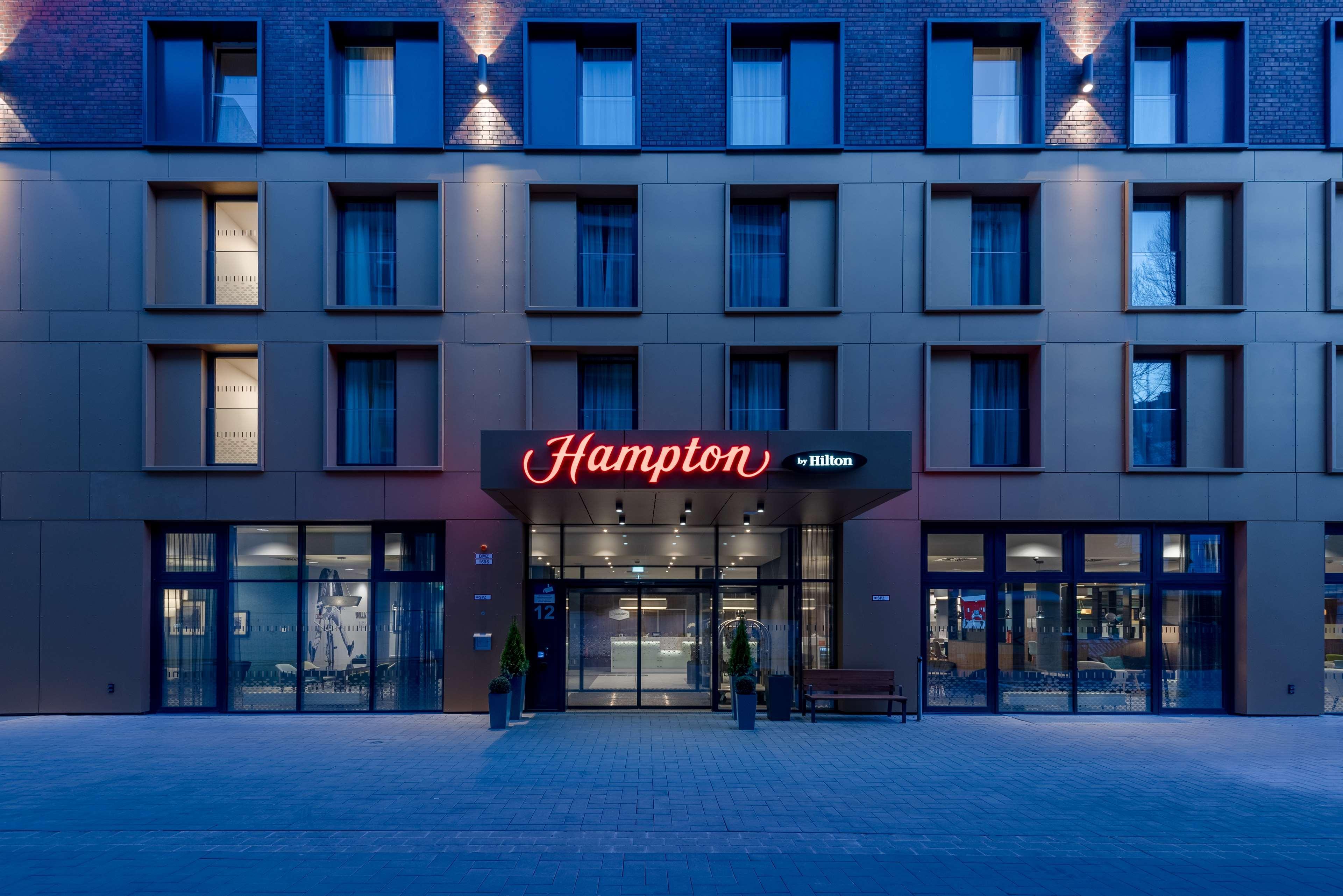 Hampton By Hilton Dusseldorf City Centre Exterior photo